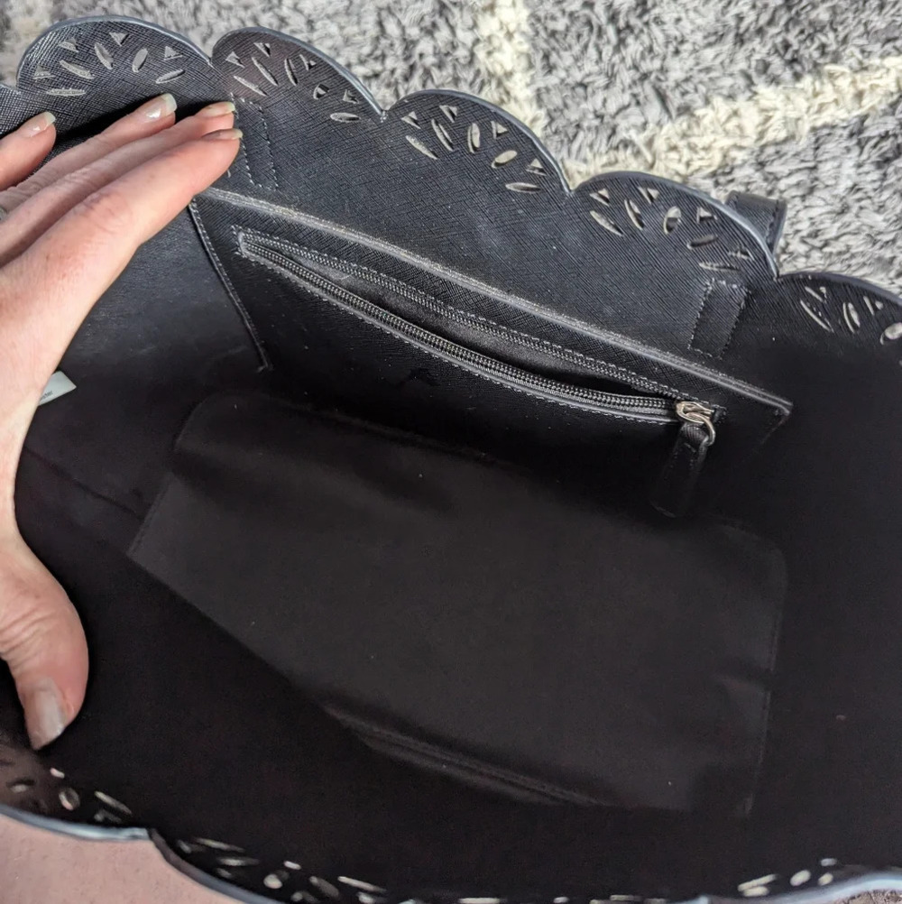 Large Black Over The Shoulder Tote Bag With Scalloped Edging - Picture 6 of 9